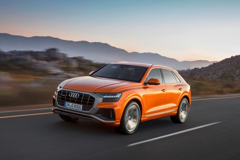 2020-audi-q8-front-view-driving-carbuzz-431354-1600 - Masini 2020 Audi Q8