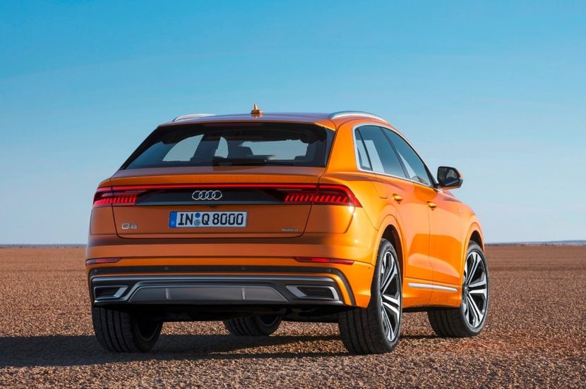 2020-audi-q8-rear-angle-view-carbuzz-431350-1600 - Masini 2020 Audi Q8