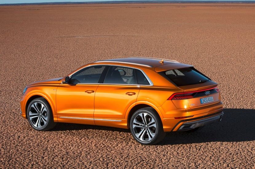 2020-audi-q8-rear-angle-view-carbuzz-431356-1600 - Masini 2020 Audi Q8
