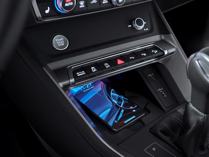 2020-audi-q3-sportback-12v-charging-ports-carbuzz-610060-1600 - Masini 2020 Audi Q3 Sportback