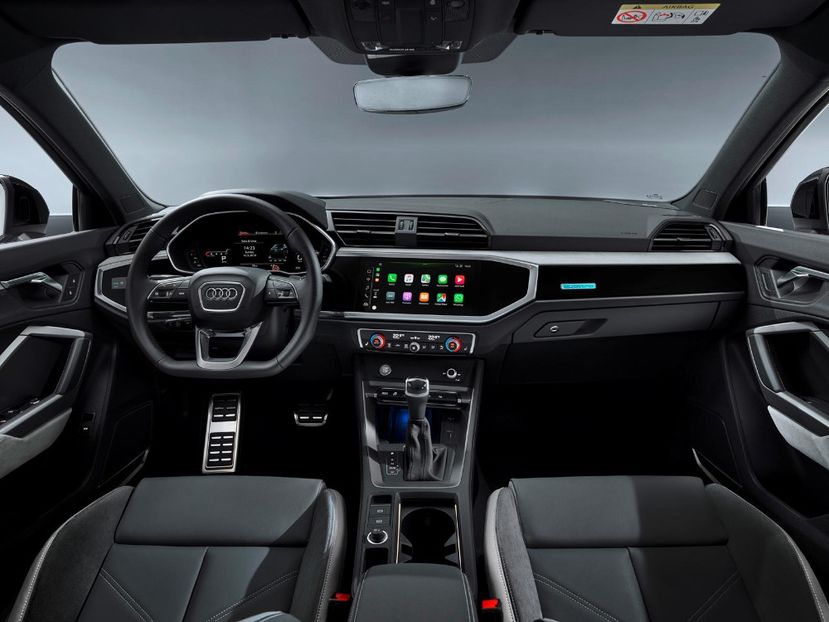 2020-audi-q3-sportback-dashboard-carbuzz-610067-1600 - Masini 2020 Audi Q3 Sportback