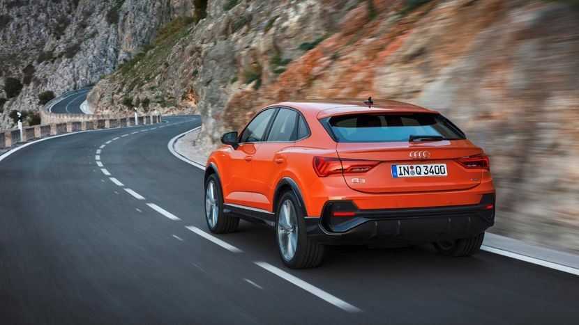2020-audi-q3-sportback-rear-view-driving-carbuzz-610051-1600 - Masini 2020 Audi Q3 Sportback