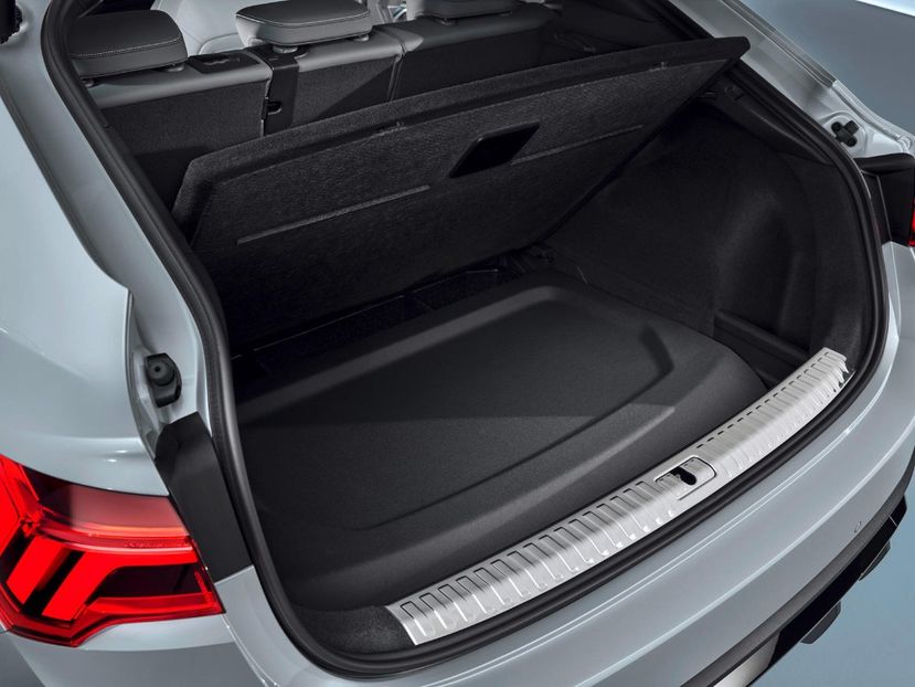 2020-audi-q3-sportback-trunk-space-carbuzz-610058-1600 - Masini 2020 Audi Q3 Sportback
