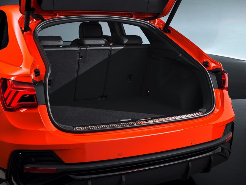 2020-audi-q3-sportback-trunk-space-carbuzz-610069-1600 - Masini 2020 Audi Q3 Sportback