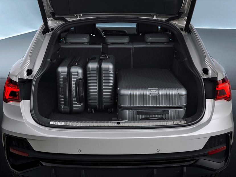 2020-audi-q3-sportback-trunk-space-carbuzz-610070-1600 - Masini 2020 Audi Q3 Sportback