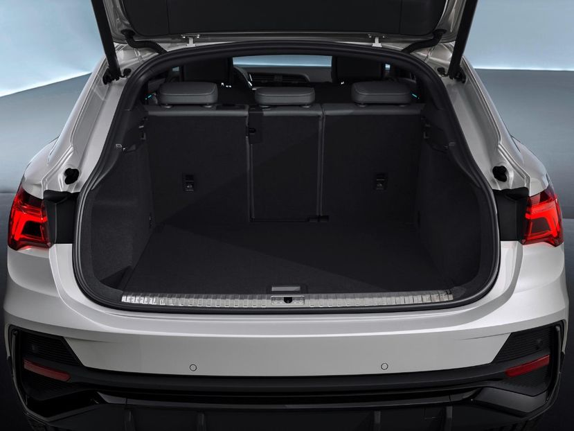 2020-audi-q3-sportback-trunk-space-carbuzz-610071-1600 - Masini 2020 Audi Q3 Sportback