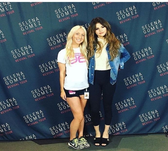 — telefonul audio la sistemul audio din livingul contectat bucătăriei pentru a avea un zgo- - xE05xS01 haters gonna h a t e