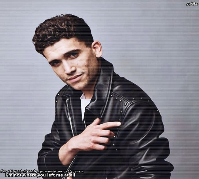 》#O întinde cu grijă pe bancheta din spate apoi se urcă la volan. "Rezistă, o să ajungem + - xE05xS01 haters gonna h a t e