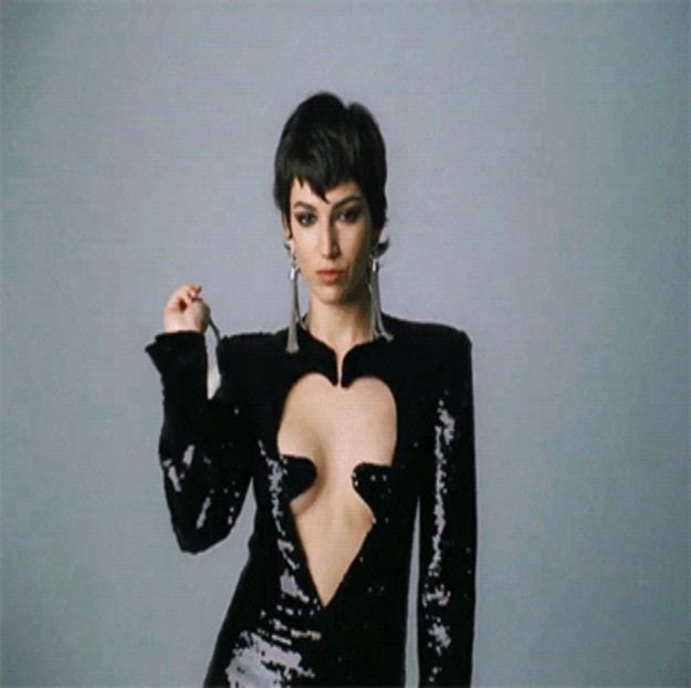 ― Din cauza durerii de insuportat, Nadia leșinase între timp, astfel că nu mai realizează - xE05xS01 haters gonna h a t e