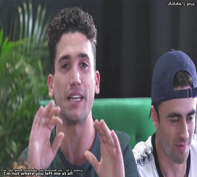 》#Se plimbă de colo-colo pe holul spitalului, plimbându-și mâna prin cârlionții săi, extrem + - xE05xS01 haters gonna h a t e