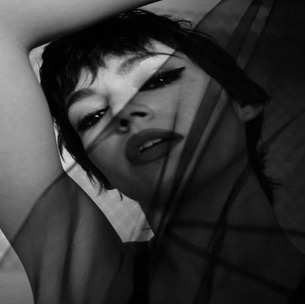 ― Nadia fusese la un pas de a pierde sarcina, lucru care o speria teribil, astfel că atunci - xE05xS01 haters gonna h a t e