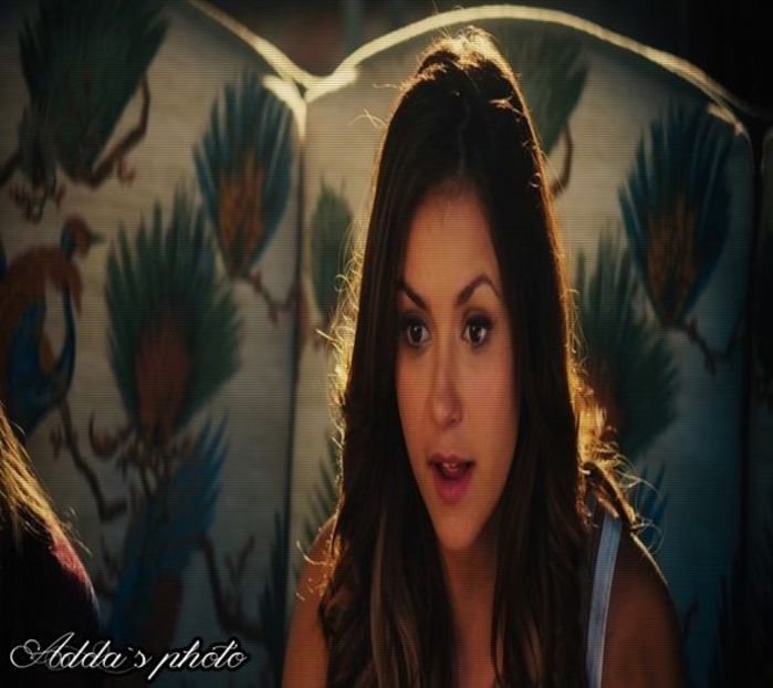 *coboara scarile, se duce in bucatarie unde Ian gateste, il ciupeste de bu;ci* Buna dimineata soare - episodul 78