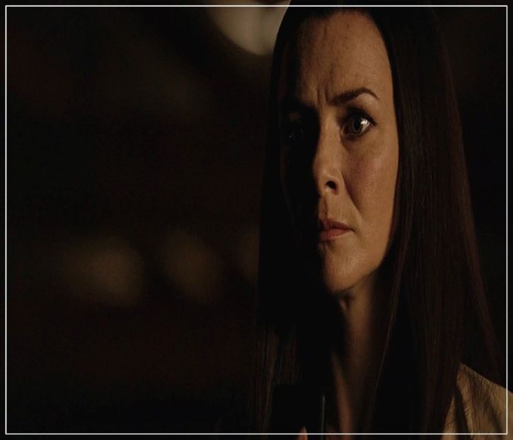 Esti un porc, un nesim;tit si un be;tiv ca tac-tu!! Cum sa te dai la alte femei?Nu vezi ce femeie - episodul 79