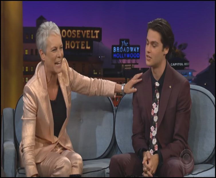 — un pas în spate și apoi să fac semn unui taxi, „Taxi! Taxi!”, iar odată ce acesta se oprește, - xE05xS01 haters gonna h a t e