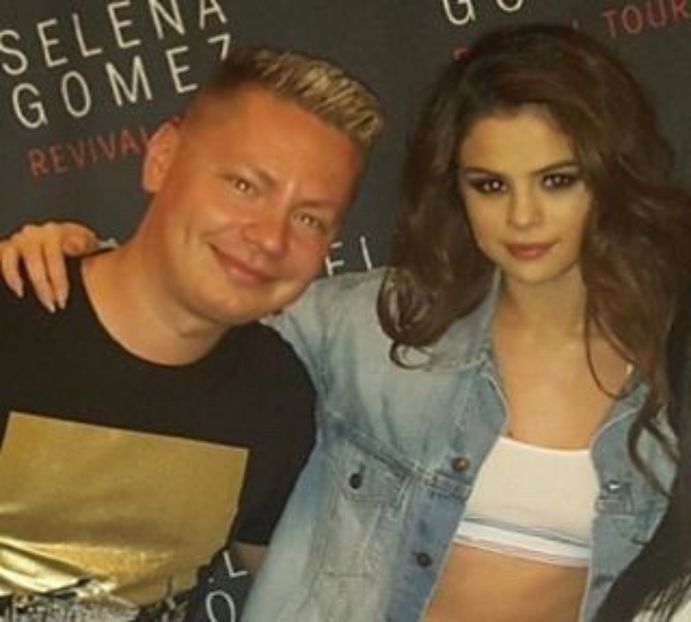 — „E prea mică sau o consideri tu prea mică, Olli?” Își așează ea palmele în șolduri, iar - xE05xS01 haters gonna h a t e