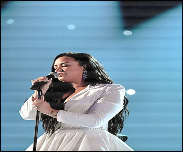 — Îl opresc prin a-mi apăsa o palmă de umărul său în timp ce el mă tot săruta pe obraz, „Gata, - xE05xS01 haters gonna h a t e