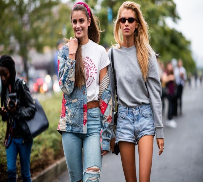 ―  Auzindu-i pe cei doi își duce dosul palmei în dreptul buzelor, izbucnind în râs. „Și - xE05xS01 haters gonna h a t e