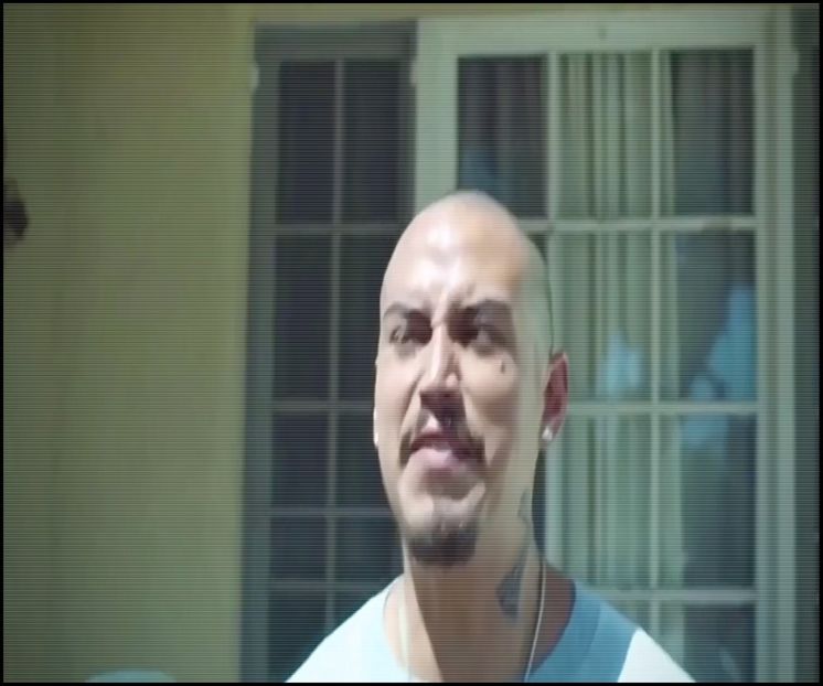 — Stăteam aici în față, living the american dream și așteptam să răspundă Connect-r ăsta, - xE05xS01 haters gonna h a t e