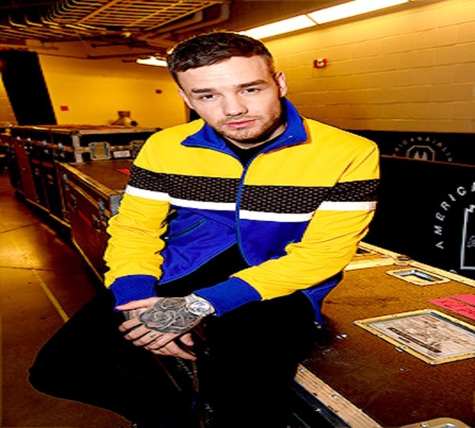 ― Nu știa exact ce se întâmplase, privea acum pierdut în urma Devonnei, dar nu pentru - xE05xS01 haters gonna h a t e