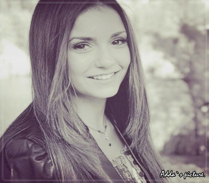 》#Râde când îl aude și dă din cap negativ. Ridică o sprânceană și-i sare în cârcă. "Ne-o + - xE05xS01 haters gonna h a t e