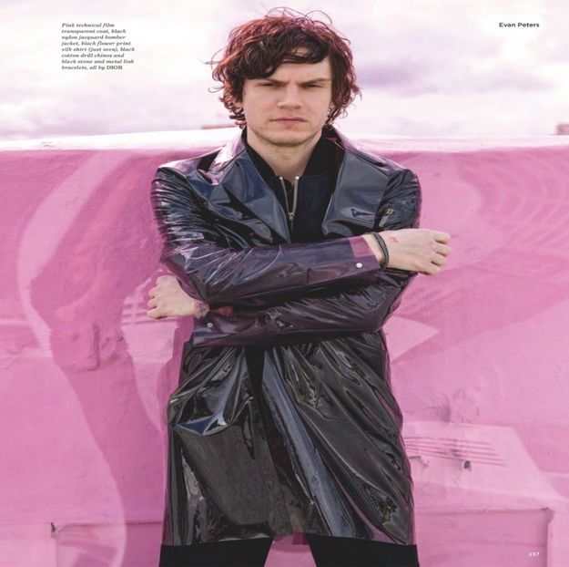 ― Zachary se afla în aceste momente în biroul lui de la etaj, ocupându-se de câteva deta- - xE05xS01 haters gonna h a t e