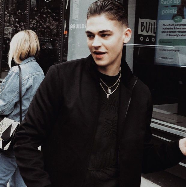 Io-s la masă și nu mi-am luat laptopul cu mn.... BUNĂ! - Episodul 3