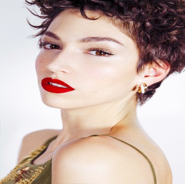 ― în mod evident din nas. „Mai că era să îți dau și una când te-am auzit. Bine, adevărul - xE05xS01 haters gonna h a t e