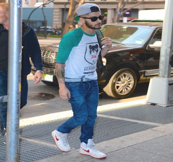 — Până ce în aria sa vizuală se înfăţişează întregul spaţiu ocupat de către living. Bineînţeles, - 11 Quit talking all that nonsense