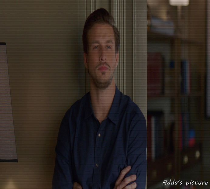 》încă o dată...." #Face o pauză mai lungă, așteptând ca aceasta să se prezinte. Nu-și + - xE05xS01 haters gonna h a t e