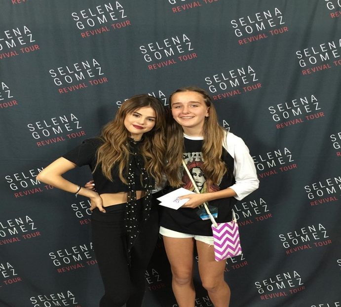 — Deschide doza de Cola tocmai luată din frigider și ia o gură din conținutul ei în timp ce - xE05xS01 haters gonna h a t e