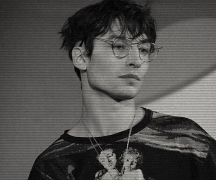 ⌮˒♥˓ Iṇℰẓṛạ’s⋅⁽ẅöṛdṡ⁾... 　‰ː Reacționează ultragiat: insolent, cu chipul ațipit într-o consterna - Métamorphoses! Pri0m1is liber