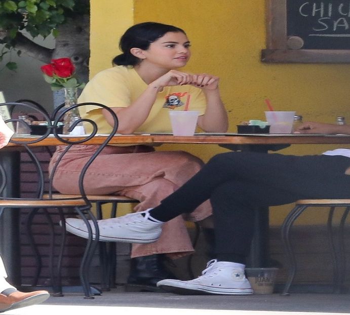 — „De fapt...” Se oprește pentru scurt timp din ceea ce spunea doar pentru a-l pune mai - xE05xS01 haters gonna h a t e