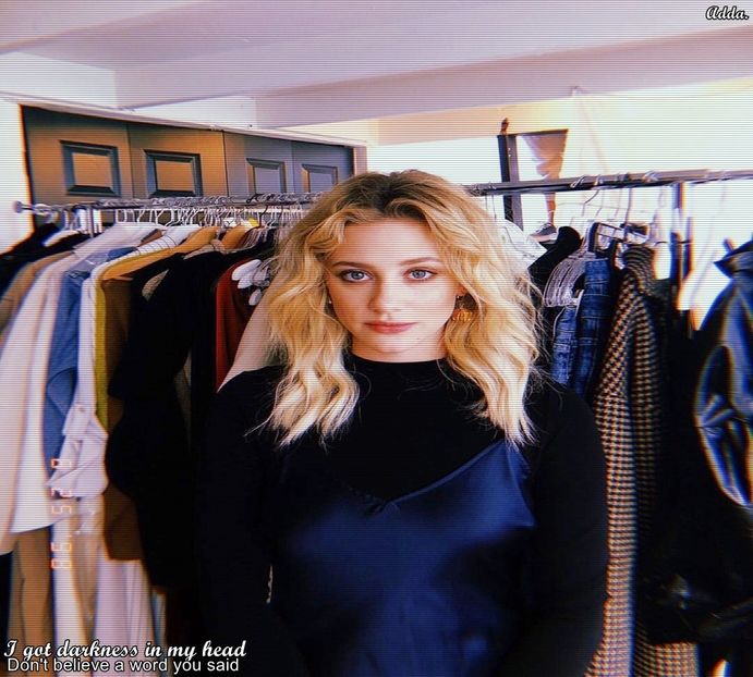 》#Își păstrează privirea asupra ei și dă din umeri. "Asta da, crede-mă, obișnuiam să fiu + - xE05xS01 haters gonna h a t e