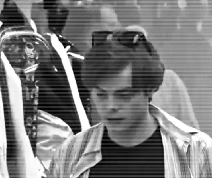 ▫̈́□̷̣　̾‹ℛam̈èn̈e⁕̷ɐʇ⑂ǝsᵎɐɹɟ› ;. Deși atent la treaba lui, nu poate să nu observe nerușinarea cu - Métamorphoses! Pri0m1is liber