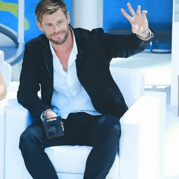 ▬غ√¡ℓ†ﻉ√٥ﺎ; Isi ridica privirea spre Con cand apare si il pufneste rasul in timp ce il impinge pe - eps 05x În ochi se aprind