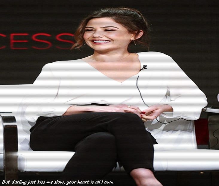 — ❝Cine a spus ceva de iubirea ta?❞ Râde și se apleacă ca să-l gâdile pe gât cum stă - eps 05x În ochi se aprind