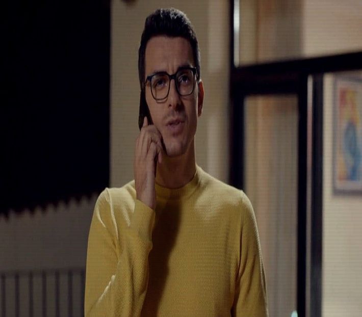 — Când aud replica Evelynei, încep să râd tipic mie, colorat și tare cât să mă audă și ea, - eps 05x În ochi se aprind