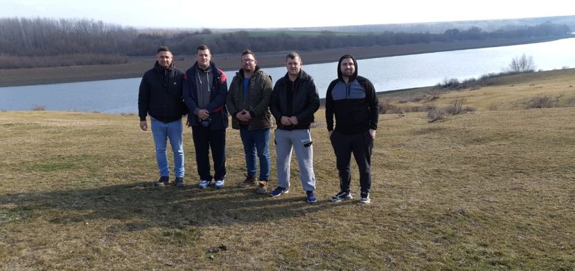 Eu si Fratii Mei pe malul Prutului - aaaa Contact