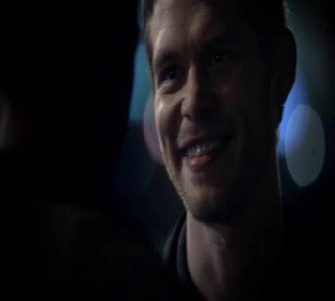 — La rândul său îl bate pe Kol pe spate, despărțindu-se imediat după din îmbrățișare doar - here - episode 53 - done