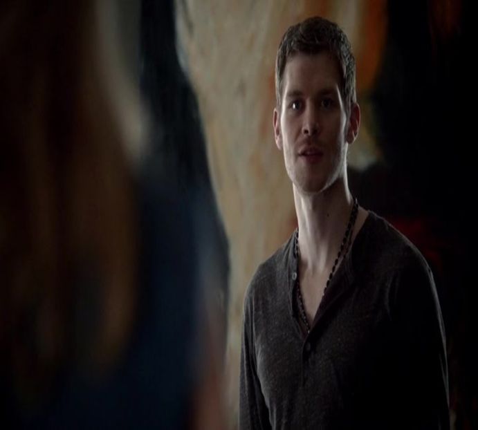 — cei doi, așteptând și votul lor. Auzindu-l pe Kol și întrebarea lui legată de Caroline își - here - episode 53 - done