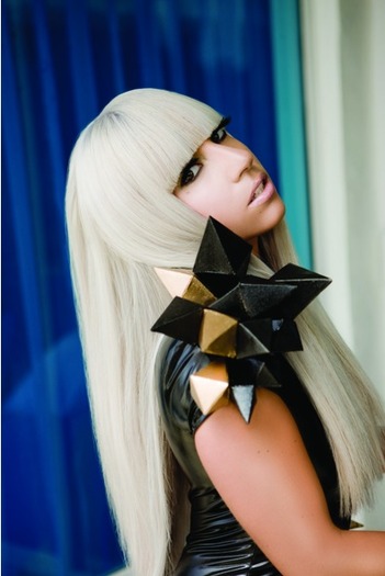 Lady-Gaga-The-Fame-Monster - Lady Gaga-cu parul lung