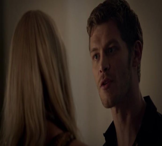 — Se ferește de pahar și râde auzindu-l pe Kol. „Brilliant idea, brother!” Ia telecomanda - here - episode 53 - done