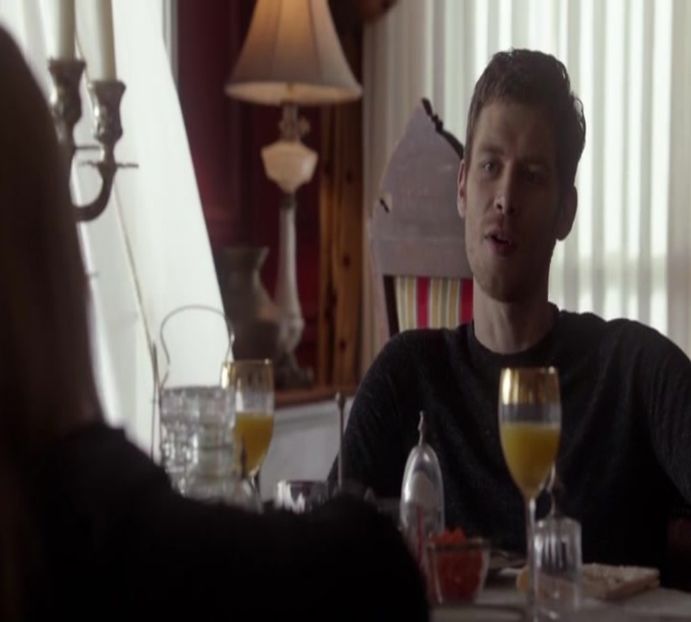 — Sare ca ars când vede pantoful zburând prin cameră și se aruncă după canapea să - here - episode 53 - done