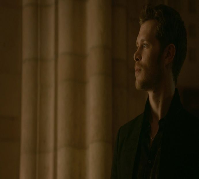 — „Ai să-mi bag pwla... am invocat-o.” Își trage una peste față când o vede pe Caroline. - here - episode 53 - done