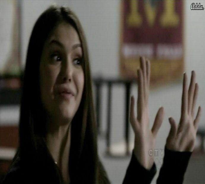》#Se scarpină în cap, privindu-l și mai confuză. "Îl lauzi pe Kai?! Okay, probabil te-ai lovit + - here - episode 53 - done