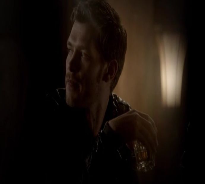 — de puțin hazliu, cu toate acestea el însuși râde scurt în încheierea propriilor vorbe, defi- - E01xS01 ends l i f e kills laughter