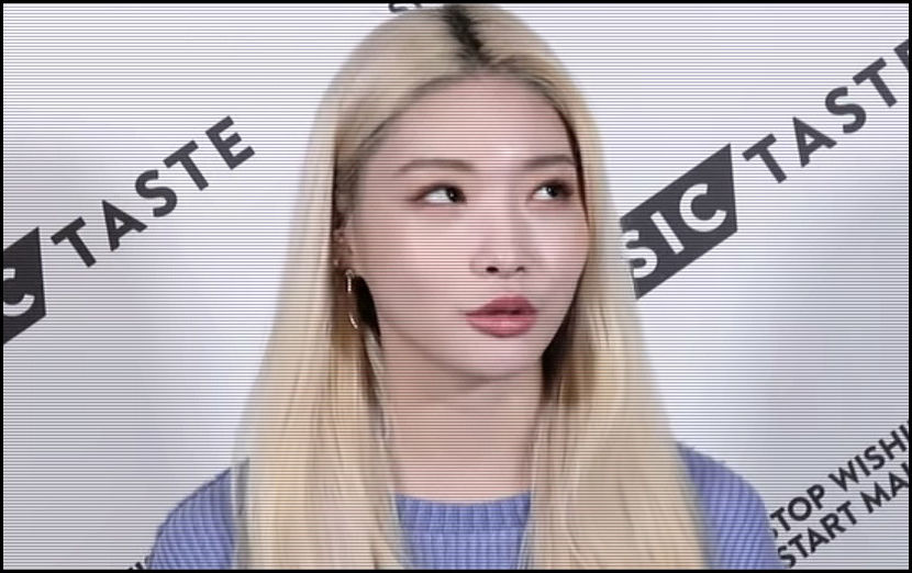 — ❝Nu trebuie să mă atingă sclavii tăi. Ies și singură.❞ Se îndreaptă spre ieșire, oprindu-se - W A Y 2 - Episodul 01