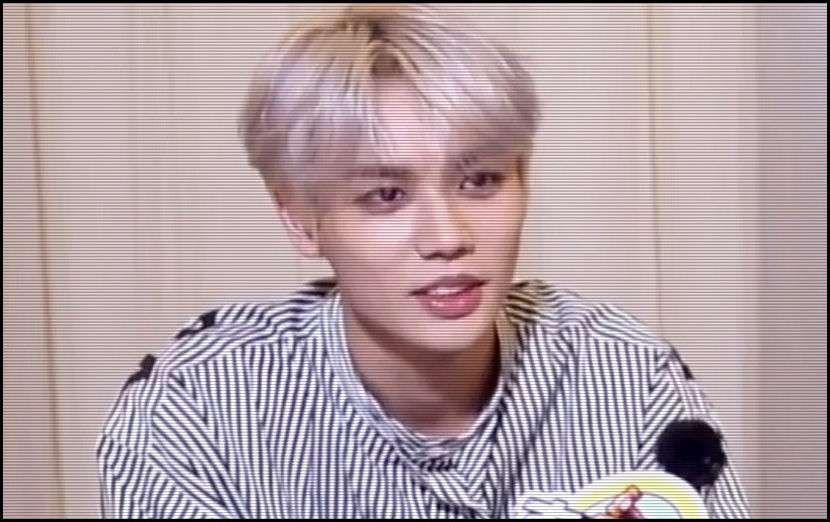 — ❝Da. Sunt sigur că ai, ești îmbrăcată.❞ Se uită la ea. ❝Dar astea sunt cam ce aș vrea să - W A Y 2 - Episodul 01