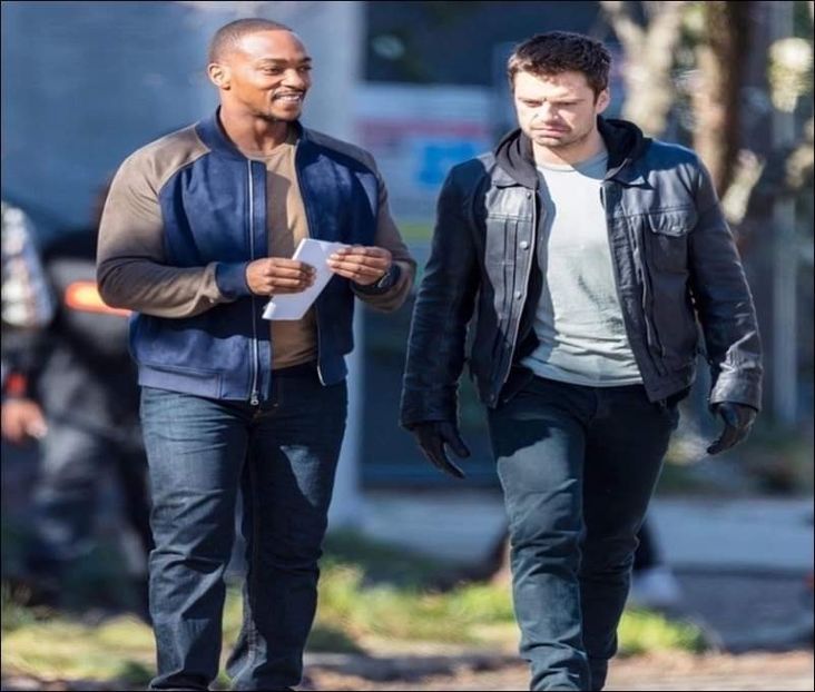 ⤑εɱΘτίΘɴคι☮ωяe¢κ┊aflandu-se in mana acestuia in timp ce privea curios cerul.daca sebastian - The Eclogues! S2ecundus liber