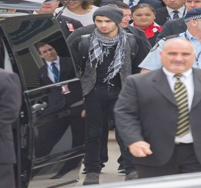 — 　Inevitabile întoarceri, direcţia sa devine chiar zona în care-şi lăsase iubita într-o - 12 Never mind me watching you